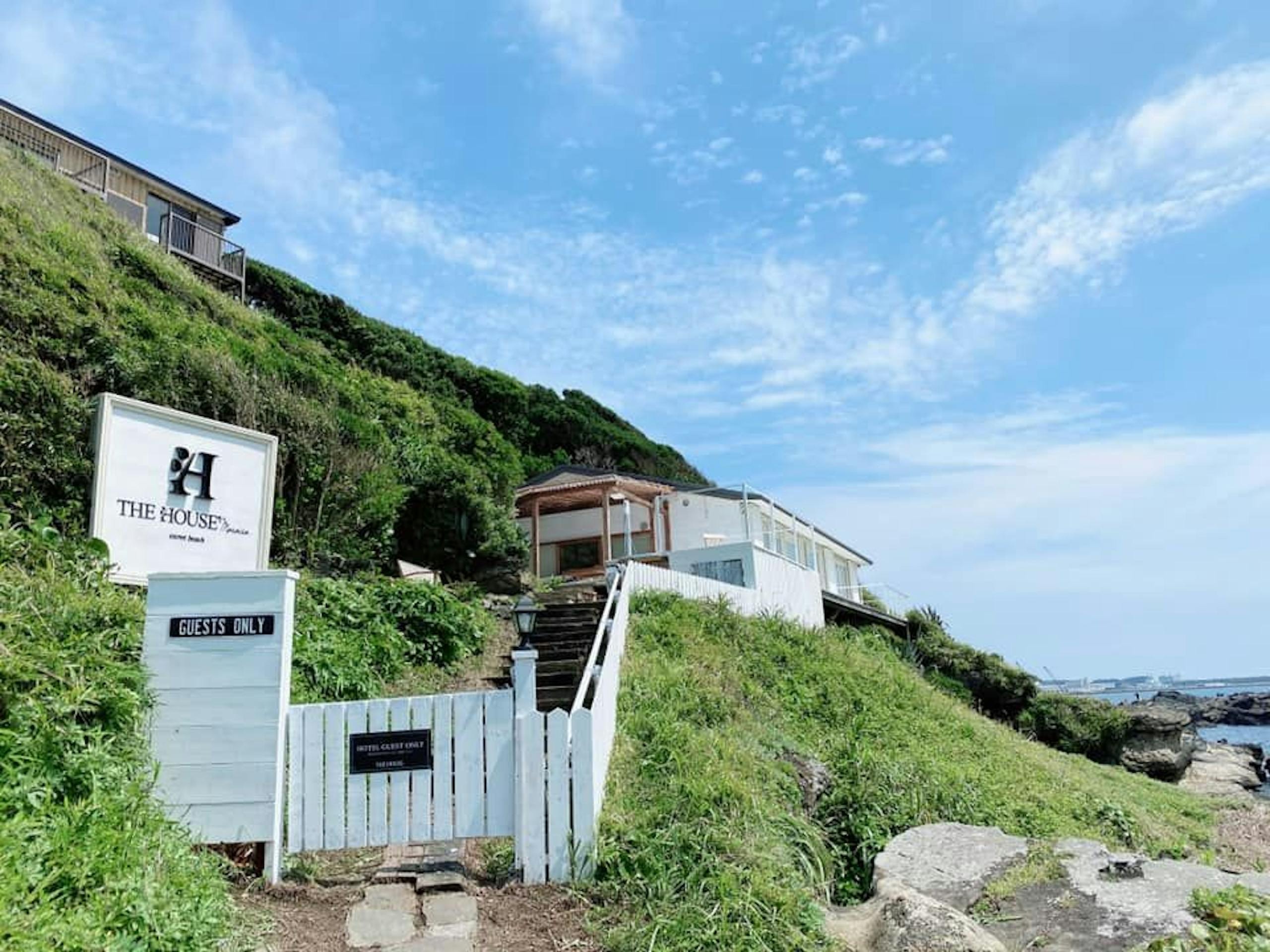 THE HOUSE Moroiso secret beach 1枚目のサムネイル